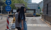 热如初夏 北京街头短袖裙装齐上阵
