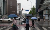 北京连日尘霾笼罩 及时雨清洗空气质量转优