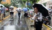 广西多地持续降雨天气 气温依旧30℃以上