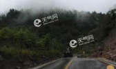 受强降雨影响 江西赣州多路段边坡塌方