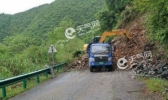 受暴雨天气影响 安徽池州一路段发生山体塌方