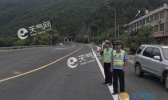 浙江台州一路段大面积塌方 交通中断无人员伤亡