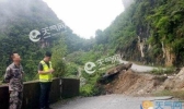 受持续性降雨影响 广西环江一路段路基坍塌