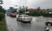 受暴雨天气影响 贵阳多条道路积水严重无法通行