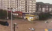 广西暴雨多处发生内涝 漓江水位上涨内河漫堤
