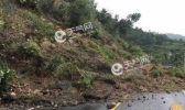 临海一路段发生因暴雨塌方 目前已进行道路封闭