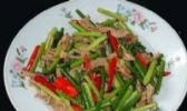 蒜苗炒肉丝
