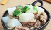 萝卜炖牛腩砂锅