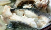 布朗族卵石鲜鱼汤