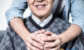 老年人冬季如何养生 冬天老人起居饮食运动要这样做