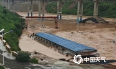 永胜县六德乡受暴雨影响出现泥石流导致道路中断通行