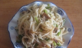 蒜苔肉丝炒饼的做法