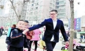 小学设“爸爸接送周”的原因 什么是“爸爸接送周”