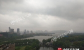 湖北恩施宜昌等局地有暴雨 气温低迷阵风6-9级
