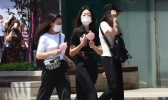 厦门多地气温突破35℃高温线 市民户外要注意防晒补水
