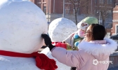 哈尔滨雪人“阅兵”迎新年  场面壮观如兵马俑布阵