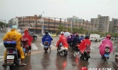 热带低压联手冷空气给海南带来暴雨狂风 明天减弱
