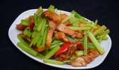 芹菜炒肉的做法 芹菜炒肉家常做法