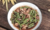 五花肉炖豆角的做法 五花肉炖豆角的简单做法