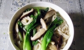鲜香菇油菜挂面汤的做法