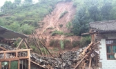 甘肃陇南甘南遭遇强降雨 房屋损毁电线杆被冲倒