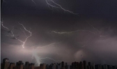 北京今日白天有雷雨 低层湿度大最高气温仅29℃