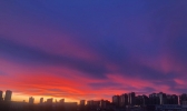 惊艳天空！内蒙古乌兰浩特火烧云绚烂夺目