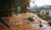 云南省富民县东元村遇暴雨 河水暴涨农田被淹