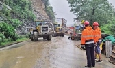 受连日强降雨影响 陕西安康这些山区道路塌方交通中断