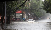 四川南充暴雨不断 致达成铁路晚点运行