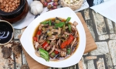 蘑菇炒鱿鱼的做法 家常蘑菇炒鱿鱼做法