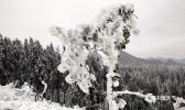 安徽大别山区冰雪奇观