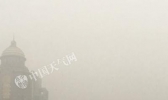 江苏连发四天霾预警南京浦口码头停航 周末雨水消霾
