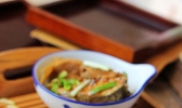 酱烧鲈鱼的做法