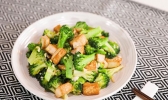 西兰花烧豆腐的做法 怎么做西兰花烧豆腐