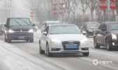 河北石家庄持续降雪 积雪路滑出行难
