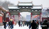 沈阳故宫：红墙绿瓦映瑞雪
