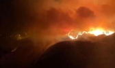 美国加州卡斯泰克市山区发生山火 目前大火已烧毁了34公顷山林