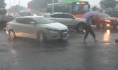 湖南持续雷阵雨天气 省内气温在32℃左右