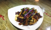 素炒茄子怎么炒好吃 素炒茄子的家常做法