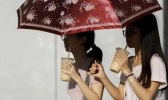 广东多地超35℃炎热感爆棚! 午后伴有短时强降水天气