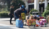 奔波千里回家过年 满满都是爱