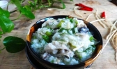 佤族手撕鸡肉烂饭的做法