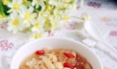 冰糖莲子银耳羹的做法