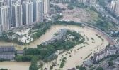 直击长江第五号洪水→