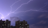 今明两天有雷雨 部分地区将出现35℃以上的高温