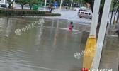 贵州暴雨致道路严重积水 周末再迎大范围降水