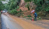 广西桂林一路段因暴雨发生塌方 目前暂无人员伤亡
