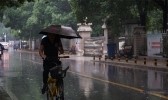 暴雨袭浙江上海 北方秋高气爽华南闷热