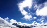 迪庆白马雪山迎来入秋后的第一场雪